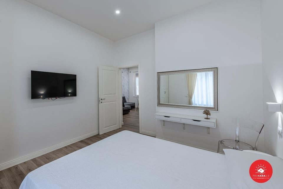 Bed, TV and multimedia, Photo of the whole room, Bedroom, hair dresser