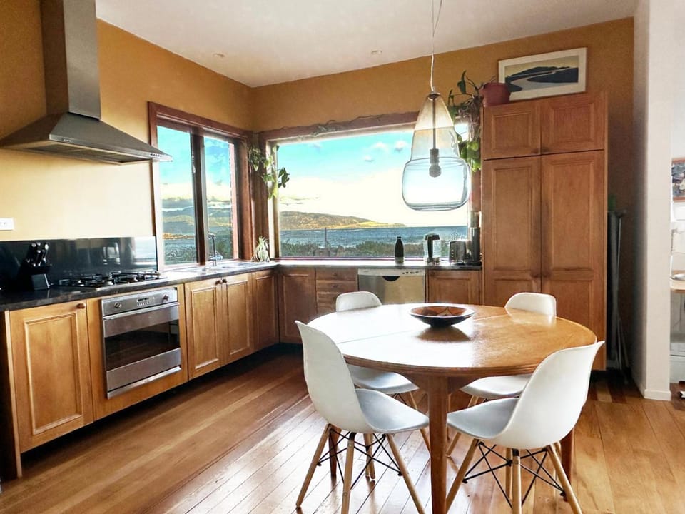 Stunning Views Ocean-front House in Wellington