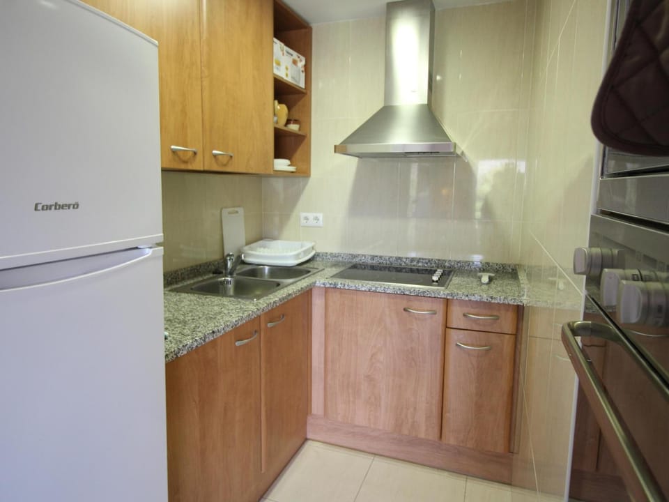 Acogedor apto a 100m de la playa del Port, con garaje y vistas a la montaña - ES-228-2 Apartment in Alt Empordà