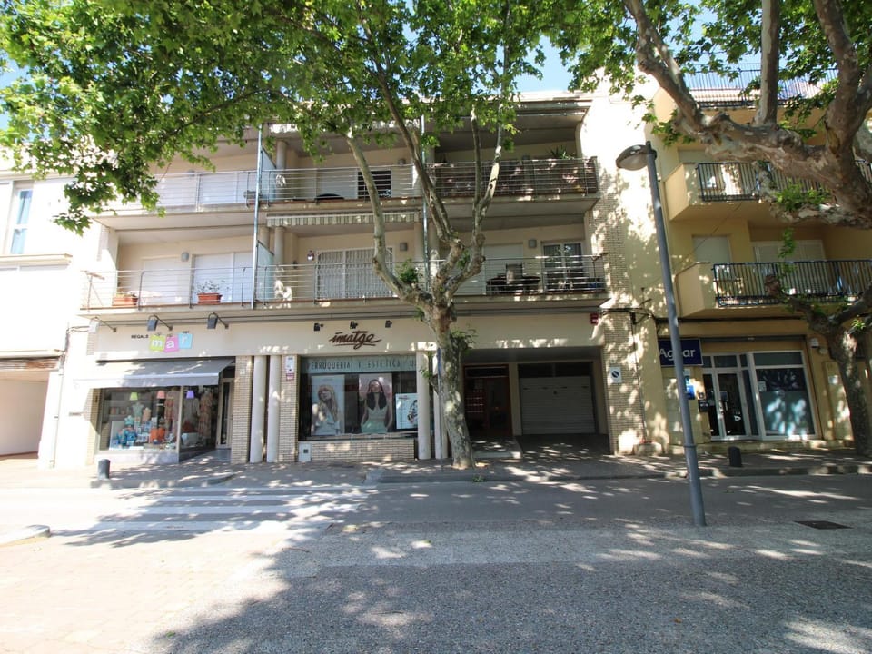 Acogedor apto a 100m de la playa del Port, con garaje y vistas a la montaña - ES-228-2 Apartment in Alt Empordà