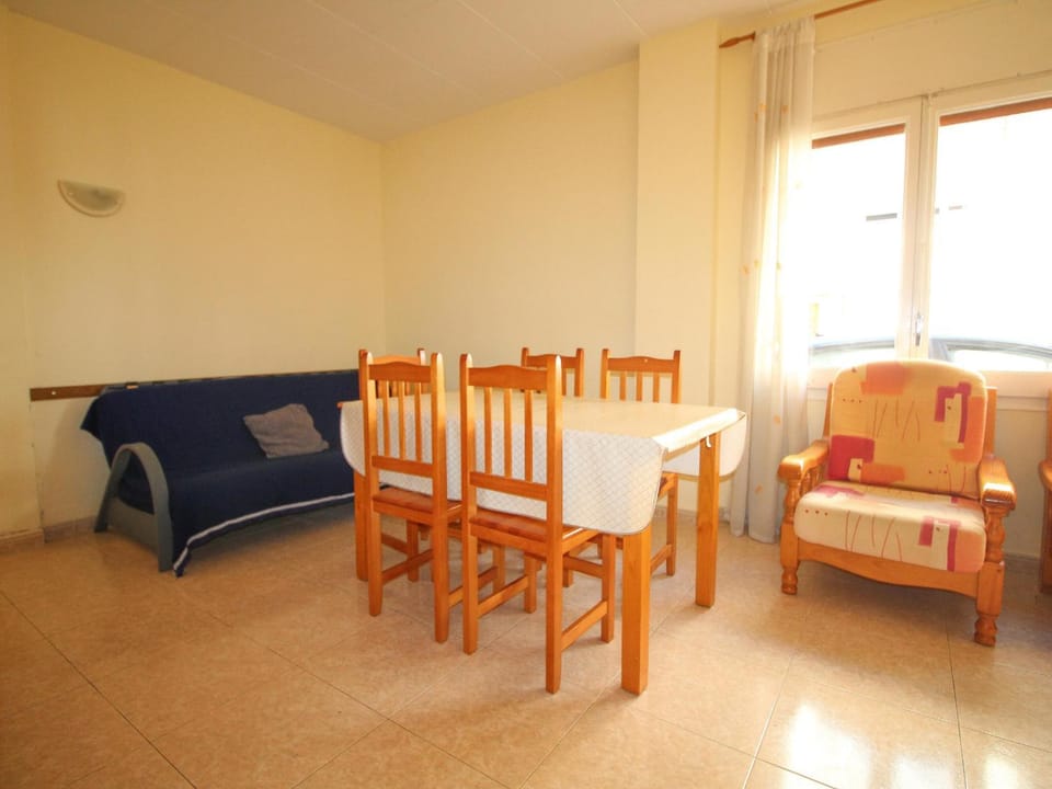 Apartamento acogedor a 100m de la playa en Llançà, con WiFi y renovado - ES-228-4 Apartment in Alt Empordà