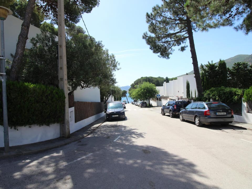 Casa con jardín a 100m de la playa en Llançà, cerca del puerto y comercios - ES-228-12 Villa in Alt Empordà