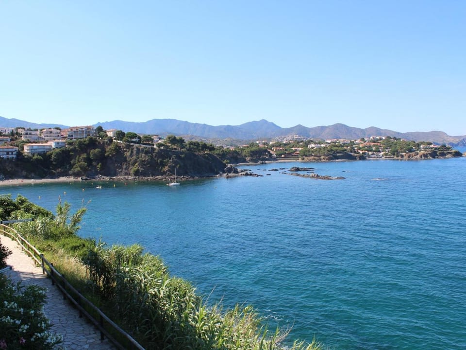 Apartamento con Terraza a 300m de la Playa, Parking Incluido - ES-228-24 Apartment in Alt Empordà