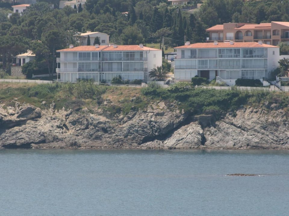 Apartamento con Terraza a 300m de la Playa, Parking Incluido - ES-228-24 Apartment in Alt Empordà