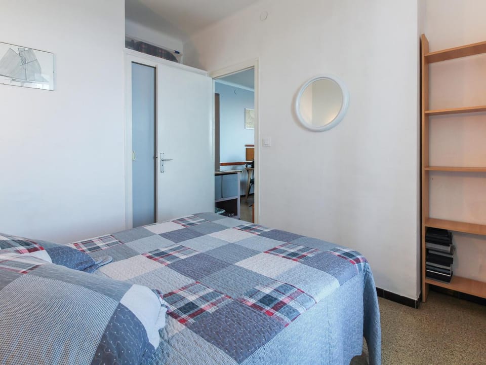 Apartamento con Terraza a 300m de la Playa, Parking Incluido - ES-228-24 Apartment in Alt Empordà
