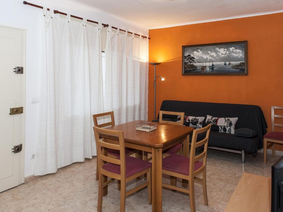 Apartamento con terraza, parking y jardín, a 300m de la playa - ES-228-40 Apartment in Alt Empordà