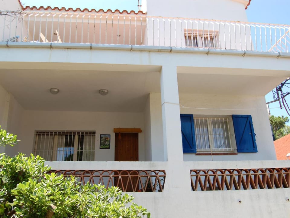 Apartamento con terraza, parking y jardín, a 300m de la playa - ES-228-40 Apartment in Alt Empordà