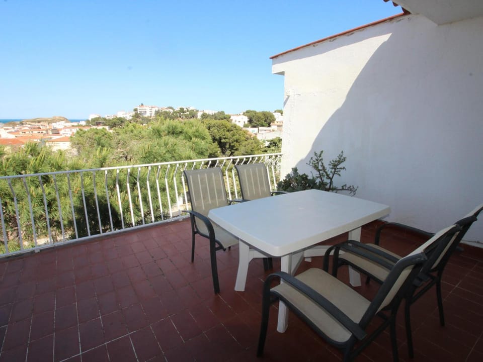 Apartamento con gran terraza y vistas panorámicas, a 300 m de la playa. - ES-228-45 Apartment in Alt Empordà