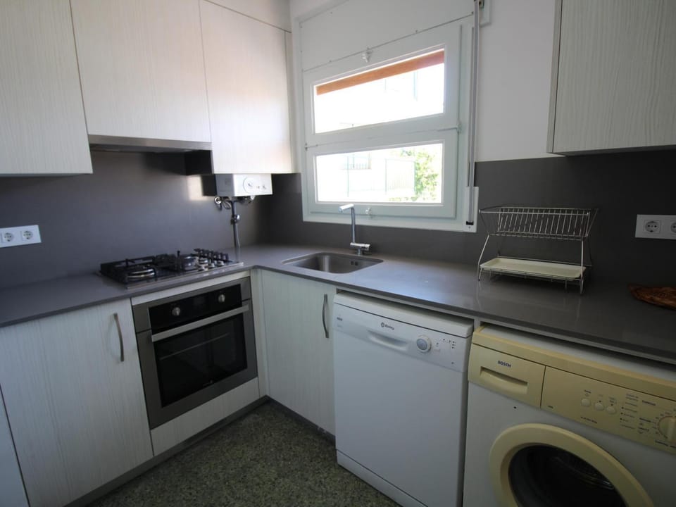 Apartamento con gran terraza y vistas panorámicas, a 300 m de la playa. - ES-228-45 Apartment in Alt Empordà