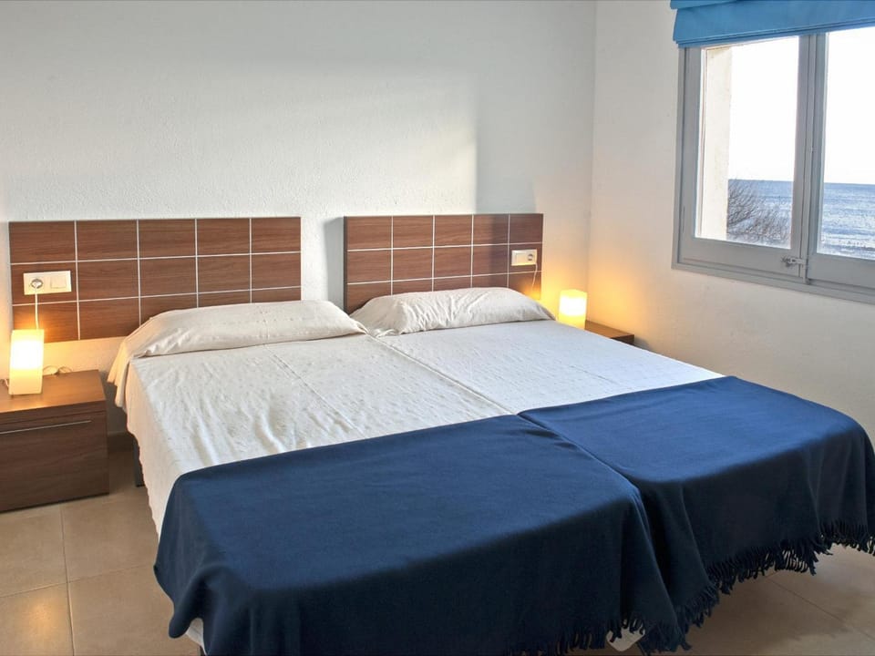 Apartamento luminoso frente al mar - 2 habitaciones - 6 pers. - ES-228-35 Apartment in Alt Empordà