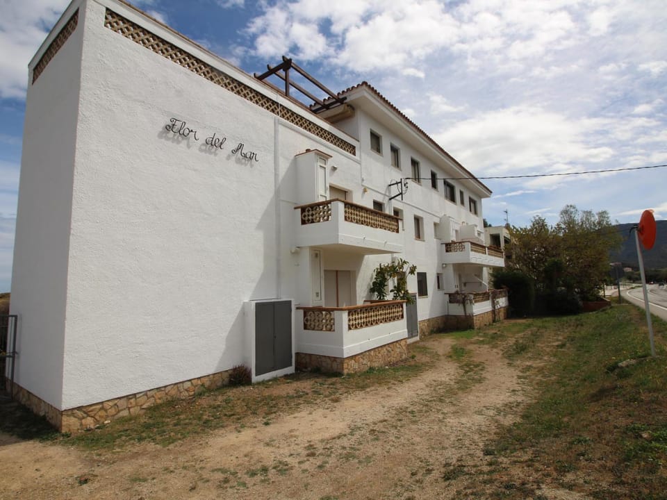 Apartamento luminoso frente al mar - 2 habitaciones - 6 pers. - ES-228-35 Apartment in Alt Empordà