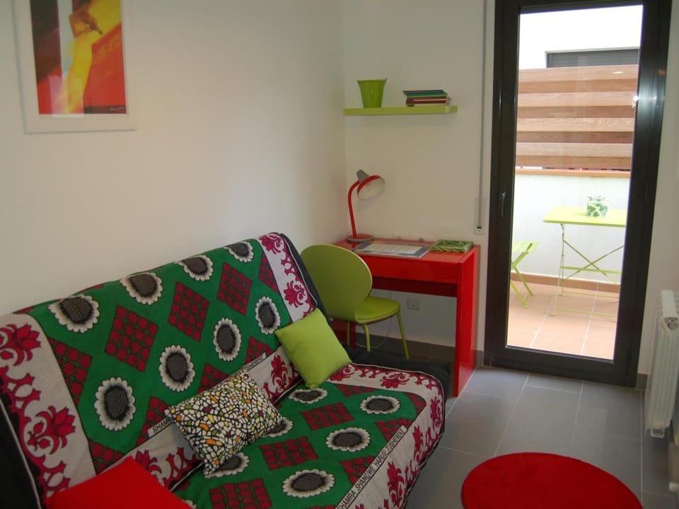 Apartamento moderno a 150m de la playa con terraza y parking, cerca del puerto y comercios - ES-228-38 Apartment in Alt Empordà