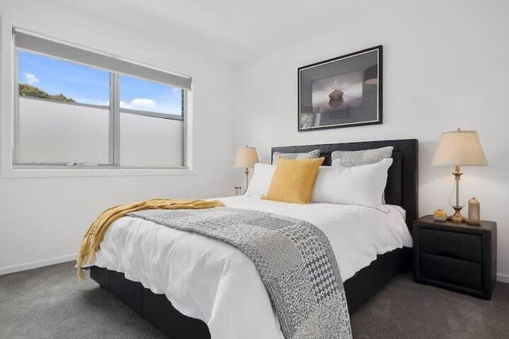 The Villa at 165 Contemporary apartment House in Bellerive