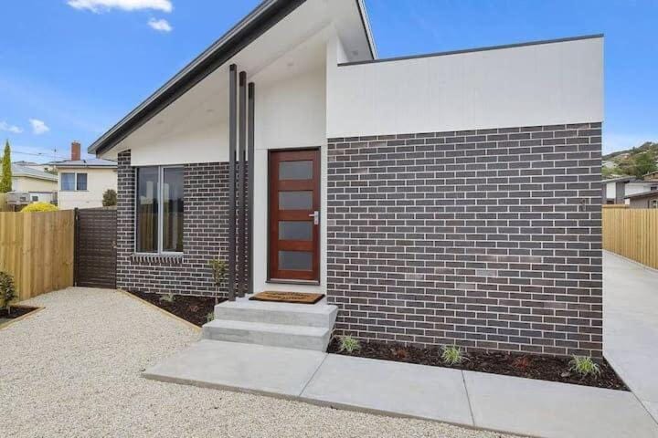 The Villa at 165 Contemporary apartment House in Bellerive