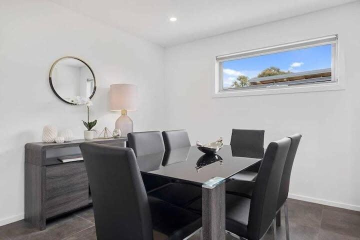 The Villa at 165 Contemporary apartment House in Bellerive