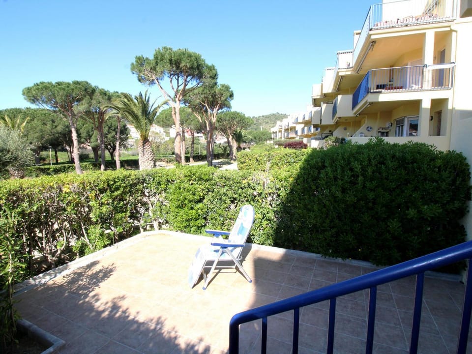 Apartamento planta baja con gran terraza cerca de playa - ES-228-65 Apartment in Alt Empordà