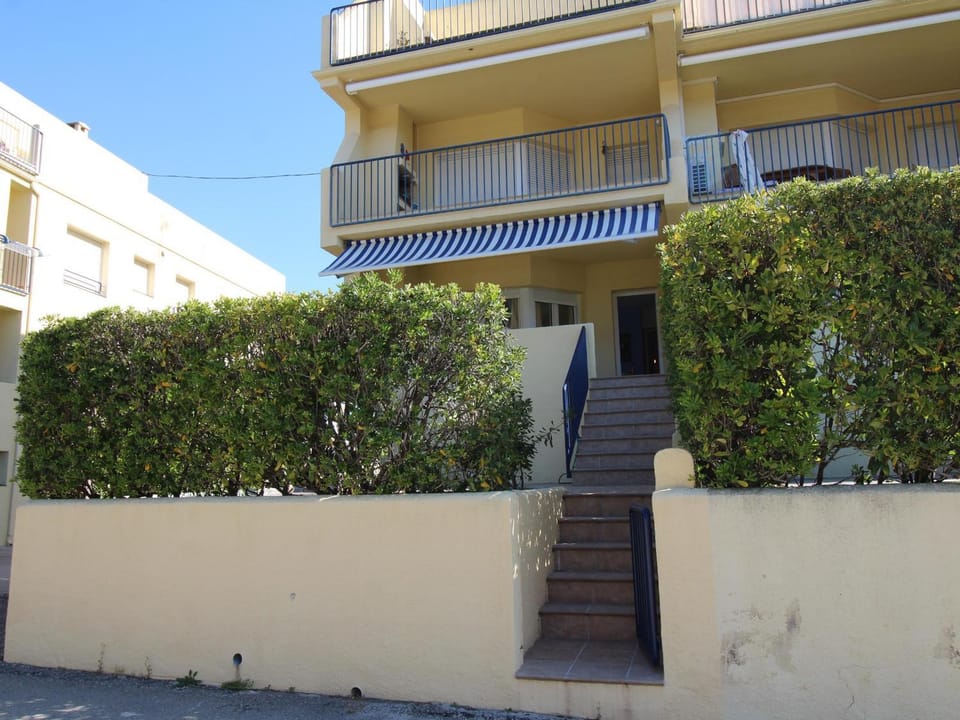 Apartamento planta baja con gran terraza cerca de playa - ES-228-65 Apartment in Alt Empordà