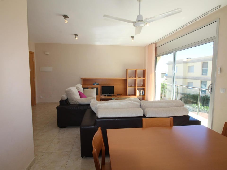 Moderno apartamento con piscina, jardín, cerca de la playa, ciudad y rutas de senderismo - ES-228-74 Apartment in Alt Empordà