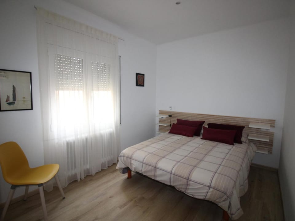 Moderno piso 3 dormitorios, frente al mar en Llançà - ES-228-79 Apartment in Alt Empordà
