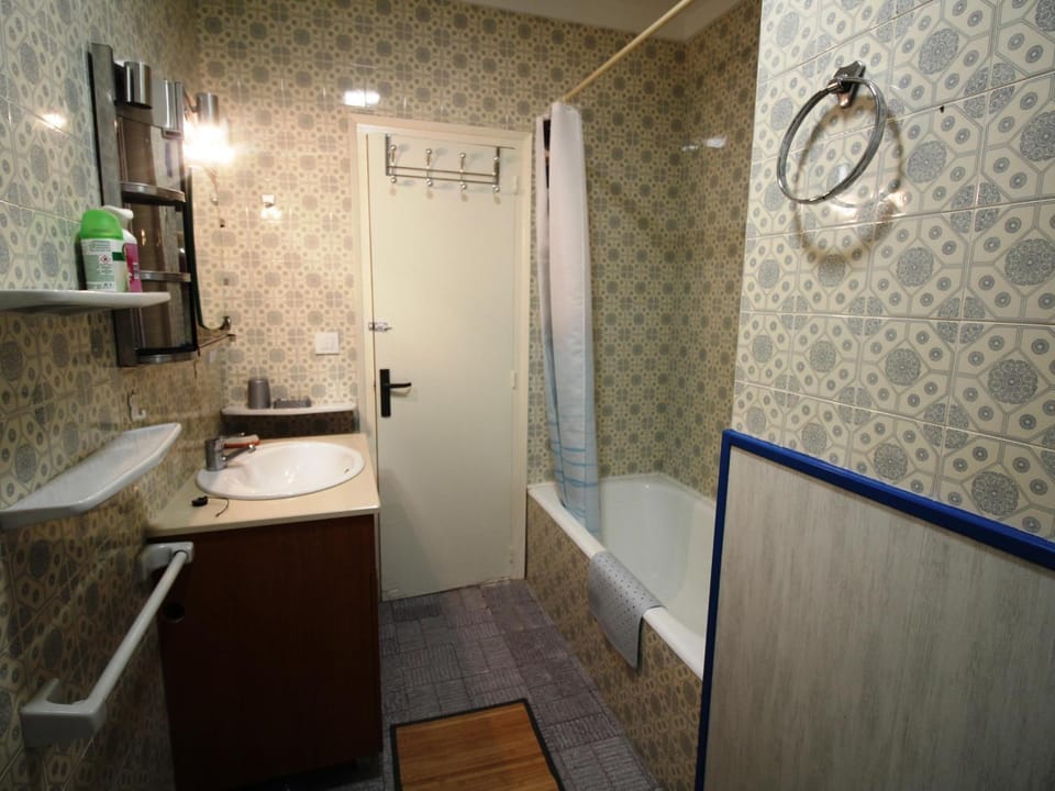Apartamento céntrico en Llançà con 2 dormitorios y parking - ES-228-72 Apartment in Alt Empordà