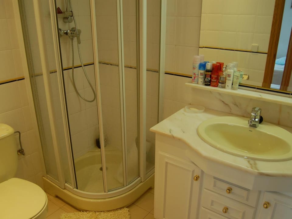 Apartamento Moderno y Confortable Frente al Mar para 6 Pers. - ES-228-84 Apartment in Alt Empordà