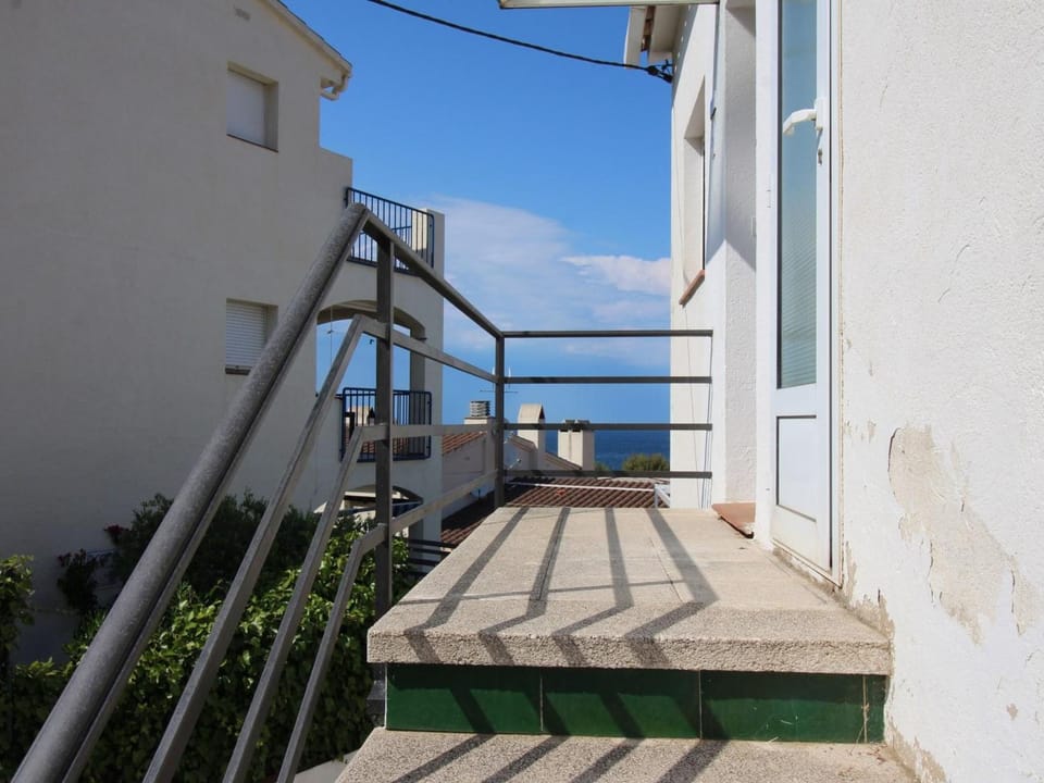 Apartamento Acogedor con Vista al Mar en Llançà - ES-228-86 Apartment in Alt Empordà
