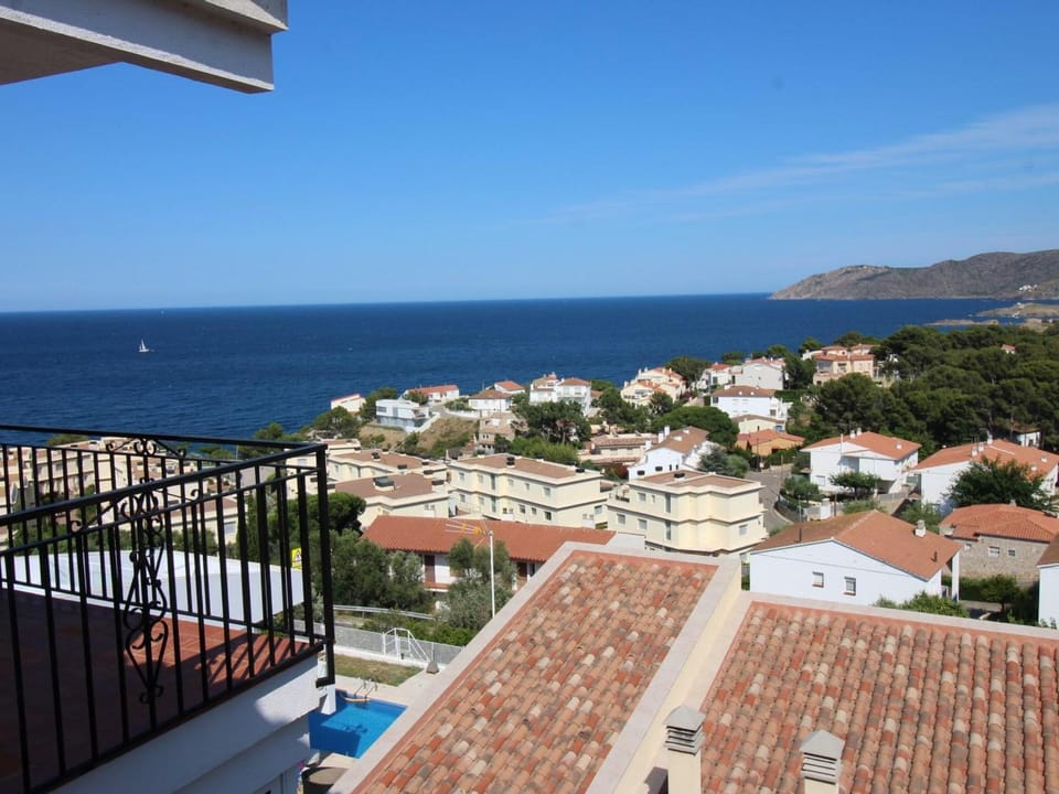 Apartamento Acogedor con Vista al Mar en Llançà - ES-228-86 Apartment in Alt Empordà