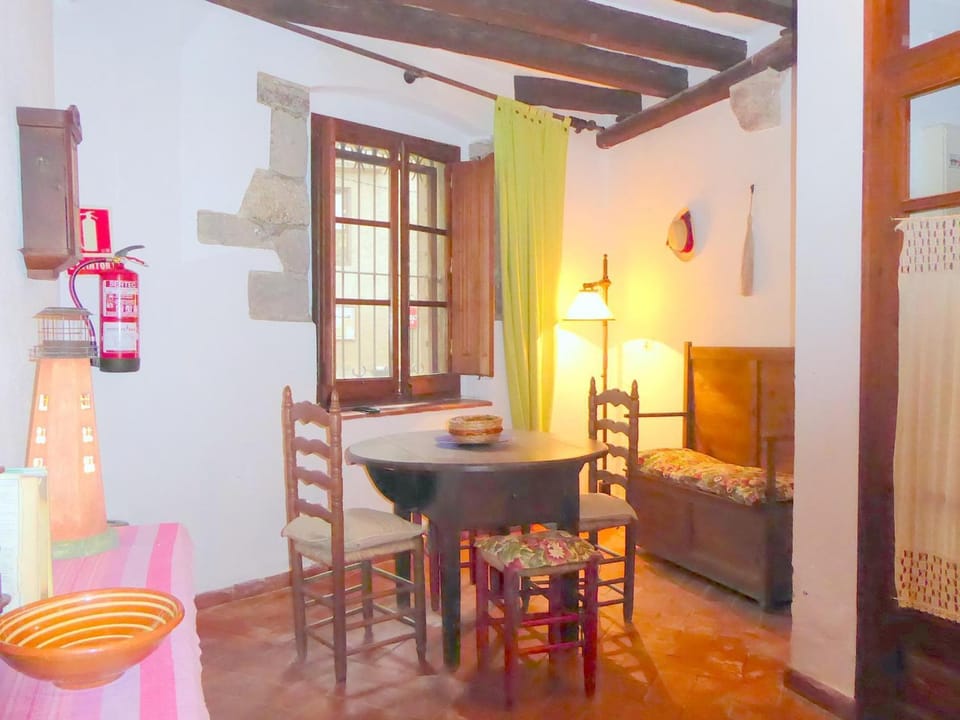 Casa de piedra del siglo XVII restaurada con encanto, para 8 personas, en Castelló d'Empúries - ES-228-96 House in Alt Empordà