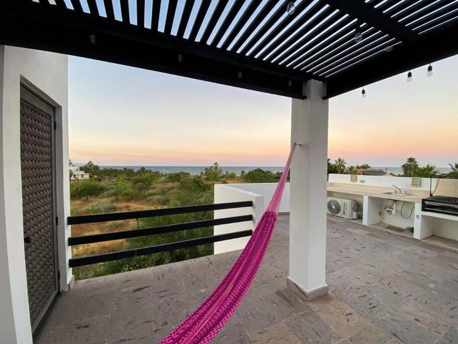 Casa BV: Beautiful new house short walk from beach House in Baja California Sur