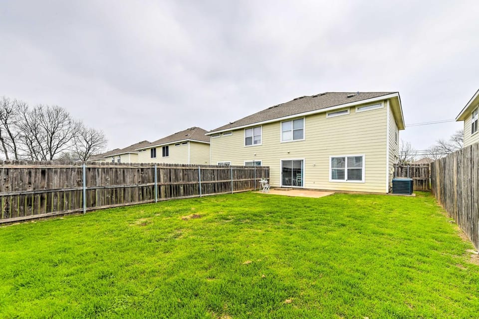 Walk to Baylor University: Waco Townhome House in Waco