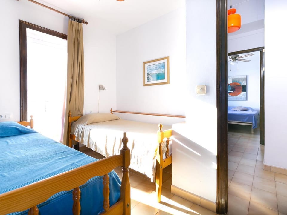 Apartamento en Puig Rom con piscina y aparcamiento, cerca de Roses - ES-228-106 Apartment in Roses