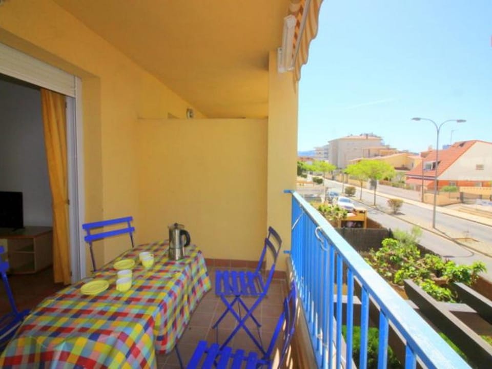 Luminoso apartamento con piscina, terraza y parking, cerca de la playa en Santa Margarida - ES-228-125 Apartment in Roses