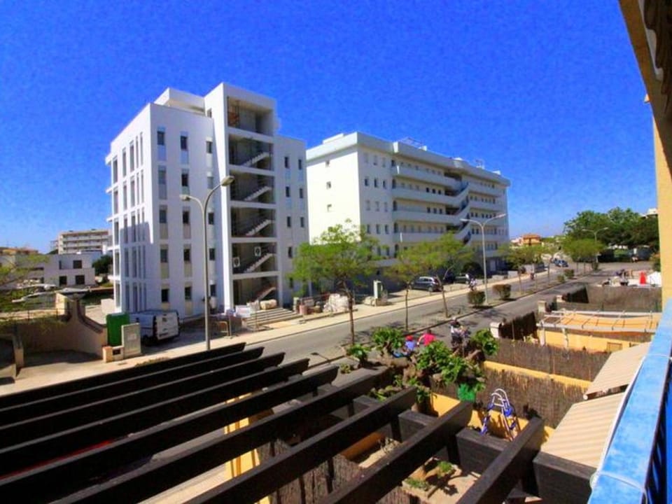Luminoso apartamento con piscina, terraza y parking, cerca de la playa en Santa Margarida - ES-228-125 Apartment in Roses