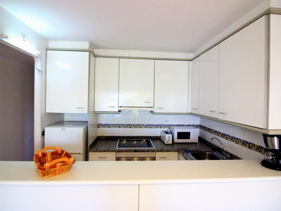 Luminoso apartamento con piscina, terraza y parking, cerca de la playa en Santa Margarida - ES-228-125 Apartment in Roses