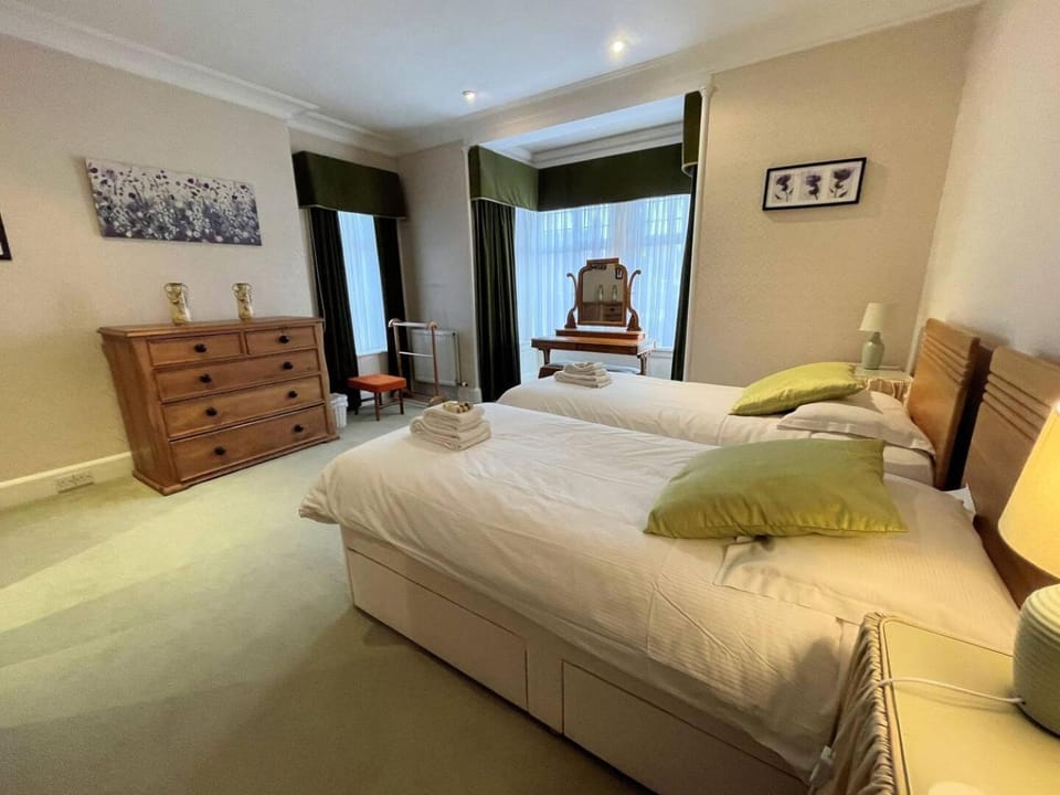 Beautiful Period Property in Central Location - Pass the Keys Apartment in Dumfries