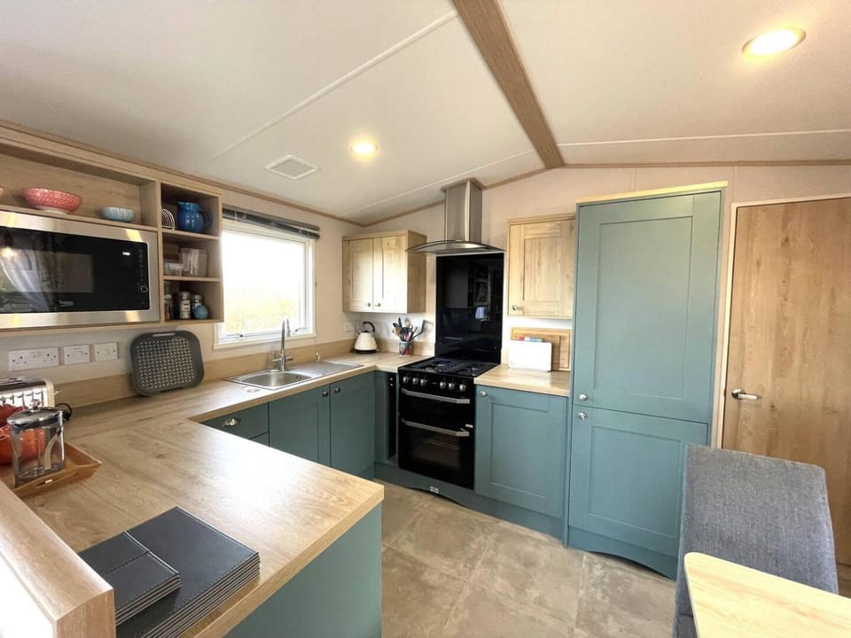 Kitchen or kitchenette, minibar, pet friendly, stove