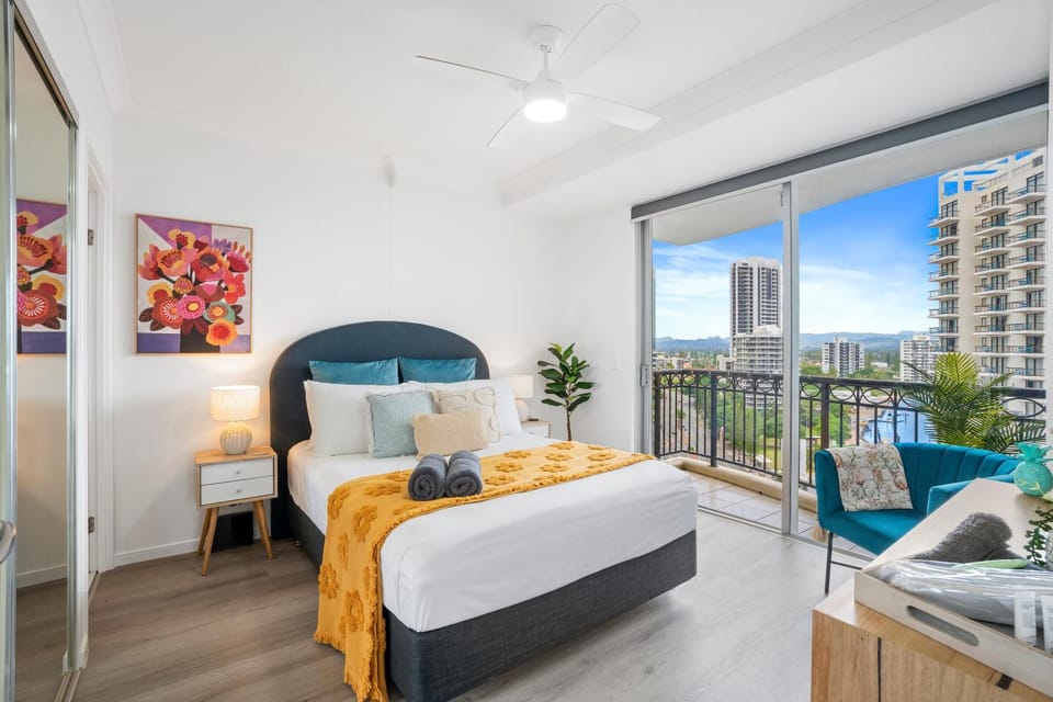 View (from property/room), Balcony/Terrace, Bedroom, River view, fireplace