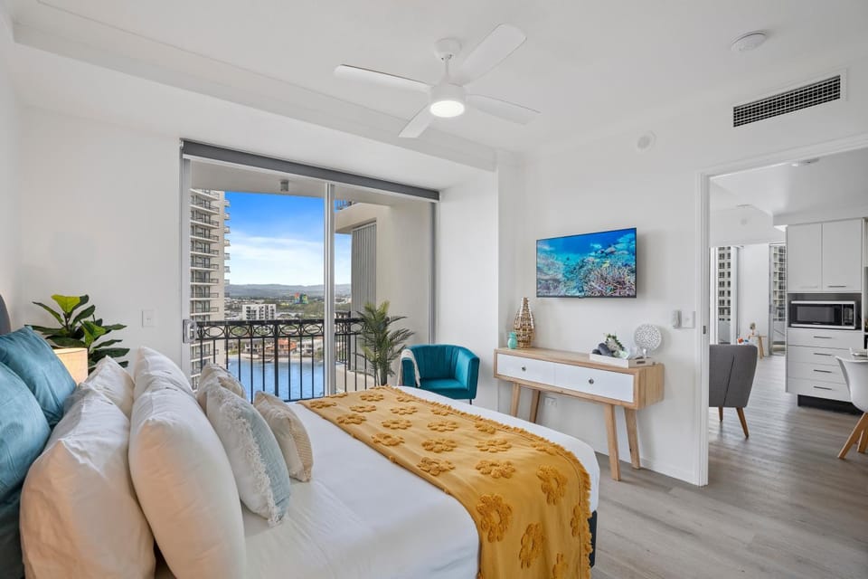Bed, TV and multimedia, Balcony/Terrace, Bedroom, River view