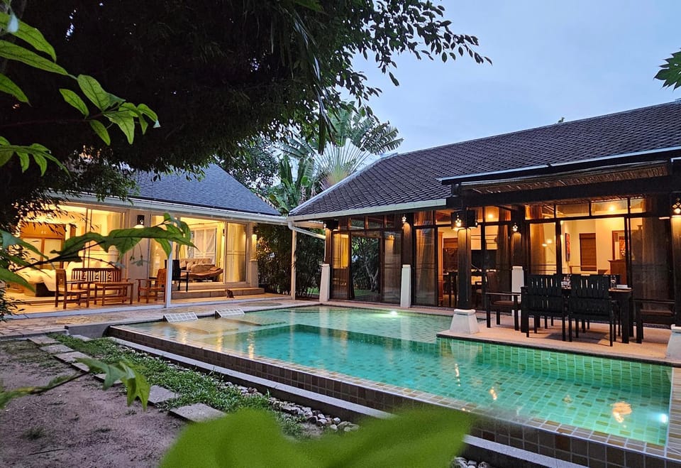 Property building, Day, Pool view, Swimming pool