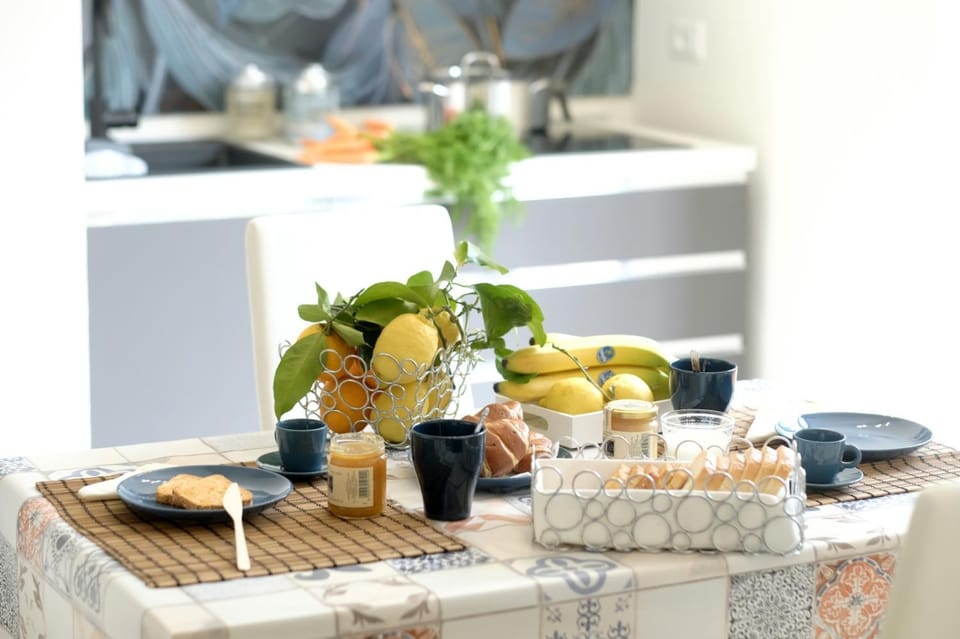 Kitchen or kitchenette, Food and drinks