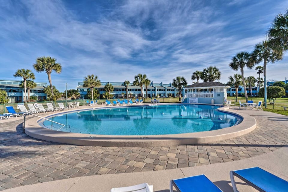 Quiet Coastal Retreat on PCB’s West End House in Sunnyside