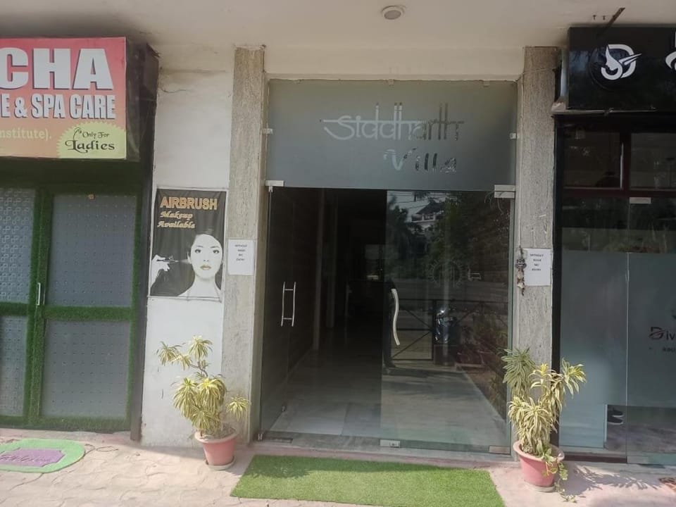 Facade/entrance