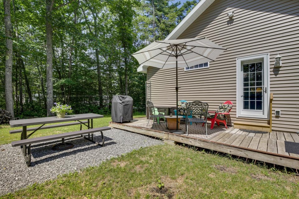 Maine Cottage w/ Dock & Kayaks, Near Augusta! House in Augusta