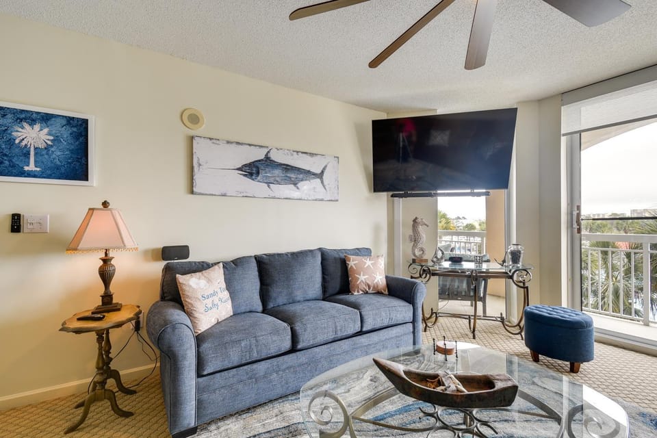 Barefoot Resort Condo ~ 2 Mi to Beach Access! House in North Myrtle Beach