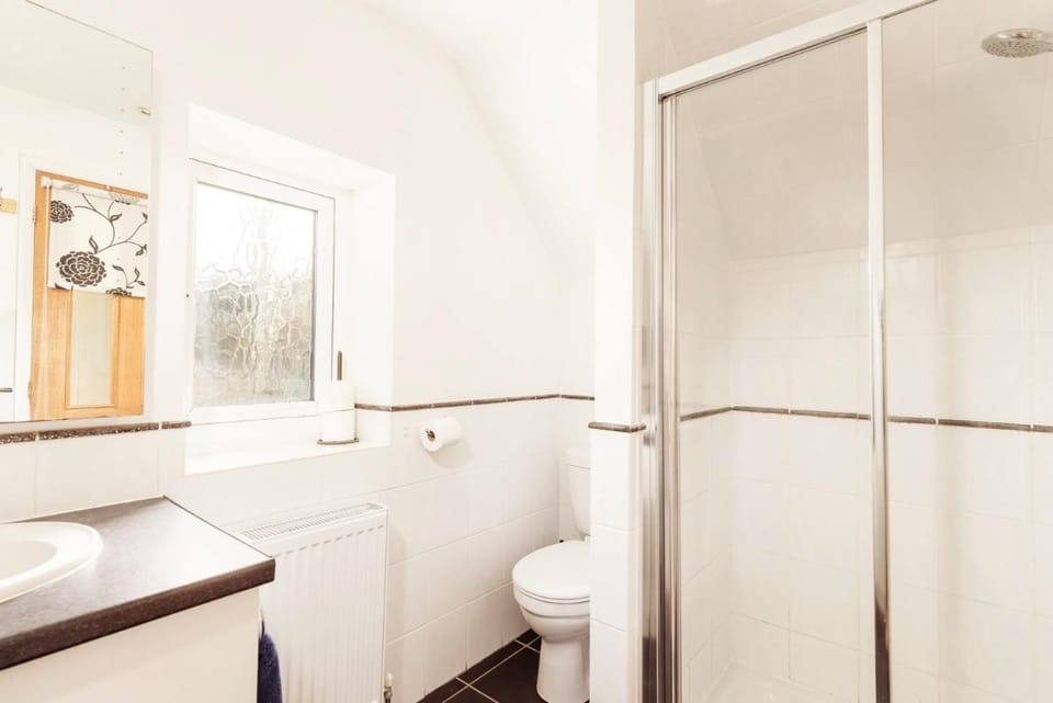 Shower, Toilet