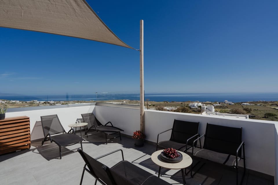 Patio, Day, Summer, View (from property/room), Balcony/Terrace, Living room, Seating area, Garden view, Mountain view, Sea view, Inner courtyard view, sunbed