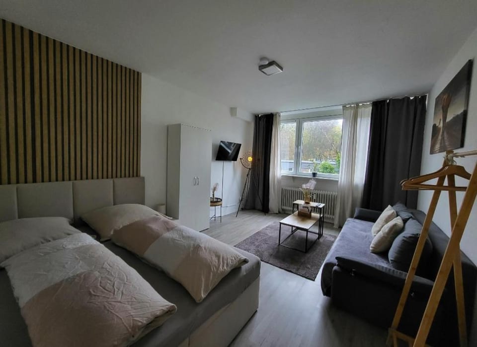 Bed, TV and multimedia, Living room, Seating area, Bedroom