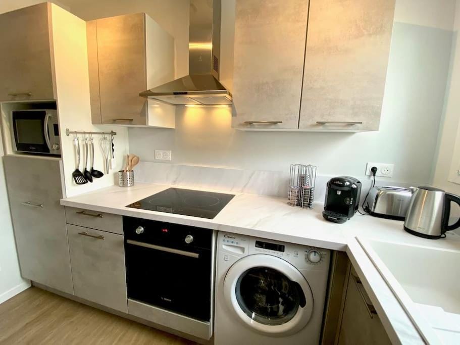 Pluton Apartment in Caen