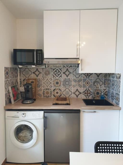 Studio 4 personnes avec jardinet à 2 pas des plages "Chez Manon" Apartment in Provence-Alpes-Côte d'Azur