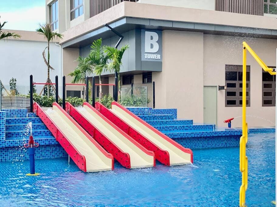 Bali Residence I Luxury 2BR I 6-10pax I Jonker St I Water Park I City Centre by Jay Stay Apartment in Malacca